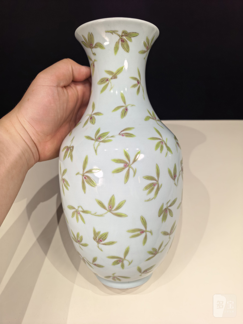 清道光 粉彩兰花纹瓶一对 - 图13